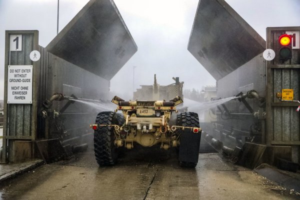 Mehrere hundert Militärfahrzeuge werden demnächst auf den Straßen Ostwestfalen-Lippes unterwegs sein. - © picture alliance / ZUMAPRESS.com