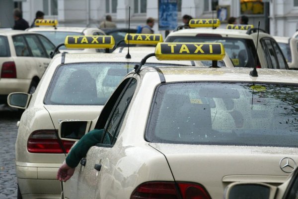 Eine Taxifahrerin hat eine Seniorin vor Enkeltrick-Betrügern geschützt. - © Andreas Frücht