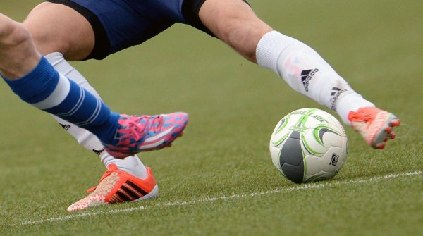 In Bielefeld sind vier Kreisliga-Spiele nach Krawallen abgebrochen worden. - © picture alliance / Daniel Reinhardt