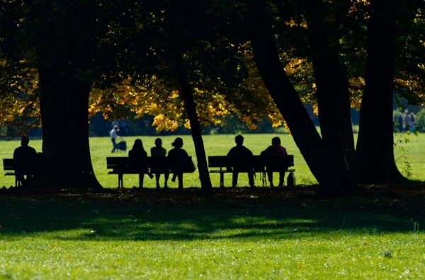 Höhere Temperaturen beeinflussen den Körper und die Psyche. - © Inga Kjer/dpa/dpa-tmn