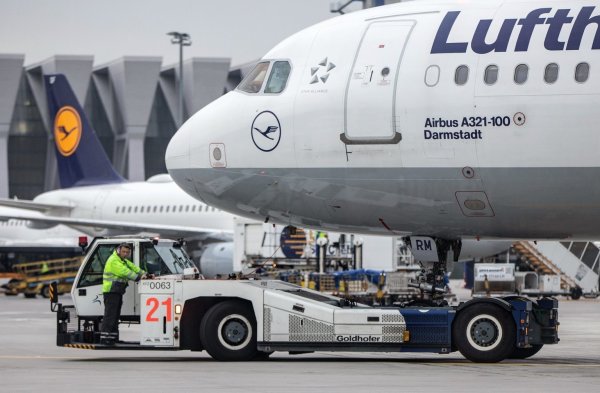 Lufthansa-Konzern streicht noch mehr Flüge - © Foto: Frank Rumpenhorst/dpa