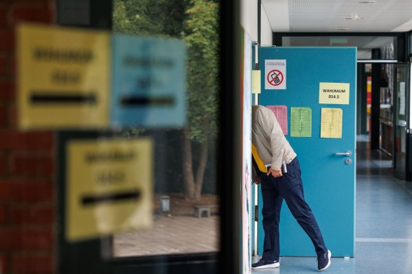 Bei den Kommunalwahlen in NRW hat die AfD ihr Ergebnis mehr als verdreifachen können. - © Friso Gentsch/dpa