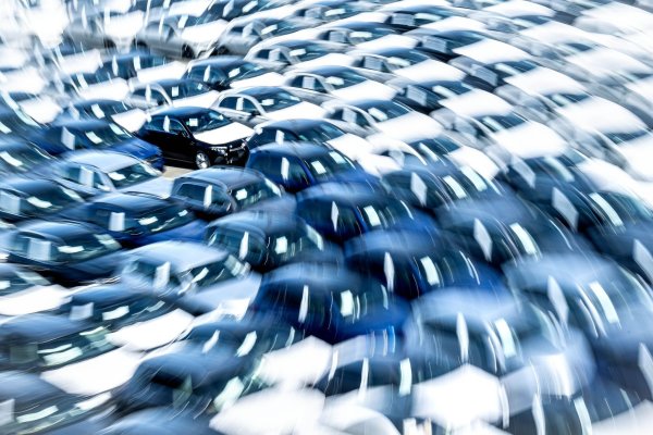 Globale Autoindustrie mit Gewinneinbruch im ersten Halbjahr (Symbolbild) - © Sina Schuldt/dpa