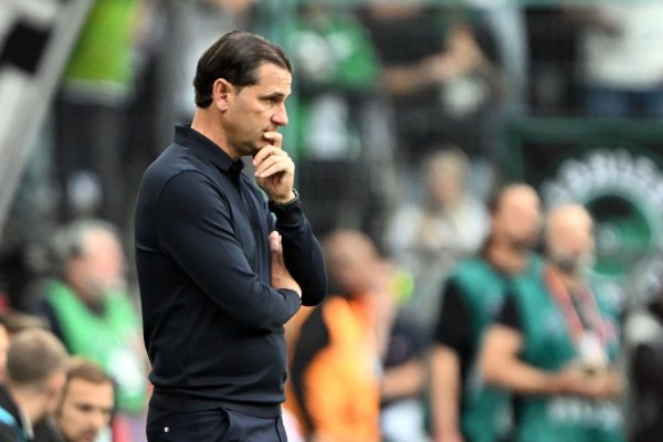 Steht bei Borussia Mönchengladbach stark in der Kritik: Trainer Gerardo Seoane - © Federico Gambarini/dpa