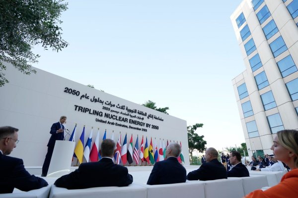 John Kerry ist Sondergesandter des US-Präsidenten für Klimafragen. Hier bei einer Veranstaltung auf dem UN-Klimagipfel COP28 in Dubai. - © Peter Dejong/AP/dpa