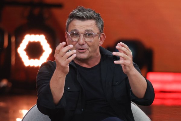 Nach Abschluss der Dreharbeiten zur 17. Staffel der ZDF-Serie «Der Bergdoktor» sucht Schauspieler Hans Sigl den direkten Kontakt zum Publikum - und zwar bei einer Adventslesereise. - © Joerg Carstensen/dpa