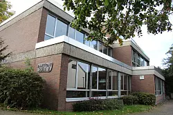 Wird nun zum regul&auml;ren Asylbewerberheim umgebaut: Die Anne-Frank-Schule ist keine Notunterkunft mehr. - &copy; Archivfoto: Thomas Reineke