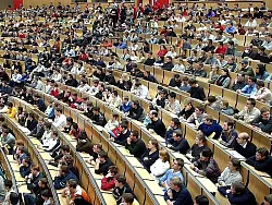 Gedr&auml;nge im H&ouml;rsaal wird zum Normalfall. - &copy; FOTO: DPA