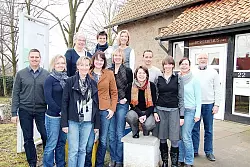 Die neuen Lerncoaches der Gymnasien in Blomberg, Horn und Lemgo (MWG) mit ihrer Ausbildungsleiterin Hanna Hardeland (Dritte von rechts). - © Foto Buhrmester
