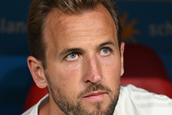 Bayern-Star Harry Kane drückt den Engländerinnen im WM-Finale die Daumen. - © Sven Hoppe/dpa