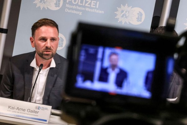 Fahndern ist ein großer Schlag bei der Verbreitung von kinderpornografischen Bildern gelungen (Foto aktuell). - © Oliver Berg/dpa