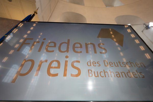 Anne Applebaum erhält den diesjährigen Friedenspreis des Deutschen Buchhandels. (Archivbild) - © Sebastian Gollnow/dpa