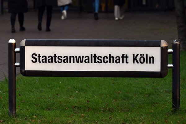 Wegen des Verdachts des bandenmäßigen Betrugs mit Immobilien sitzen zwei Männer in U-Haft. (Symbolbild) - © Federico Gambarini/dpa