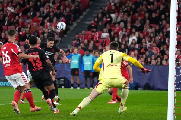 Patrik Schick köpft zum 1:0. - © Ana Brigida/AP/dpa