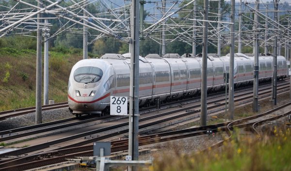 Züge zwischen europäischen Metropolen sollen künftig deutlich schneller fahren können. (Archivbild) - © Jan Woitas/dpa