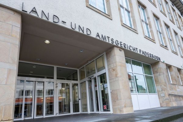 Am Landgericht hat ein Mordprozess in einem Jahrzehnte zurückliegenden Fall begonnen (Archivbild) - © David Inderlied/dpa