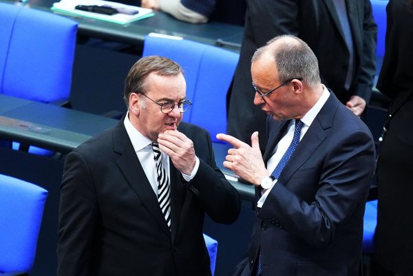 Merz und Pistorius: Zwei der wichtigsten Mitglieder des neuen Gremiums. (Archivbild) - © Michael Kappeler/dpa