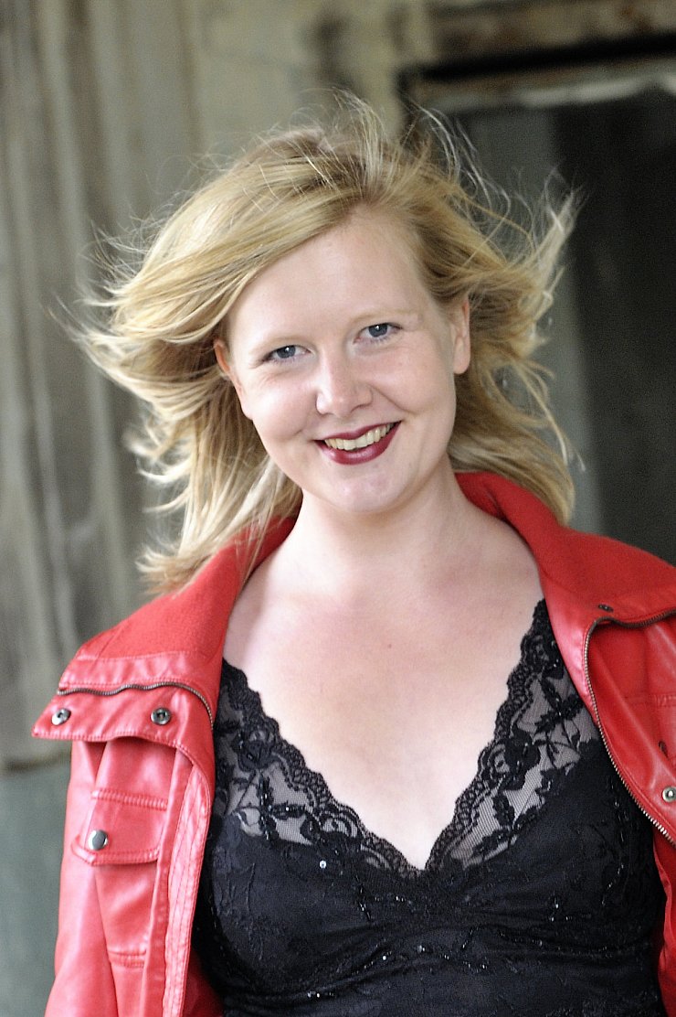 Steht ab dem 2. Oktober als Marthe Schwerdtlein im „Faust“ auf der Bühne: Natascha Mamier verstärkt seit dieser Spielzeit das Schauspielensemble des Landestheaters. - © Nilz Boehme