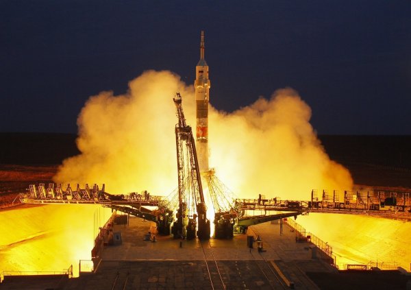 Start von Expedition 61 - © Foto: Dmitri Lovetsky/AP