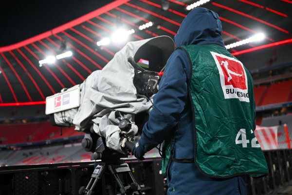 Die DFL versteigert derzeit die TV-Rechte der Fußball-Bundesliga. - © Sven Hoppe/dpa