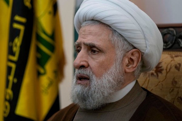 Der neue Hisbollah-Chef Naim Kassim verspricht, eng mit der libanesischen Armee zusammenzuarbeiten. (Archiv) - © Bilal Hussein/AP/dpa