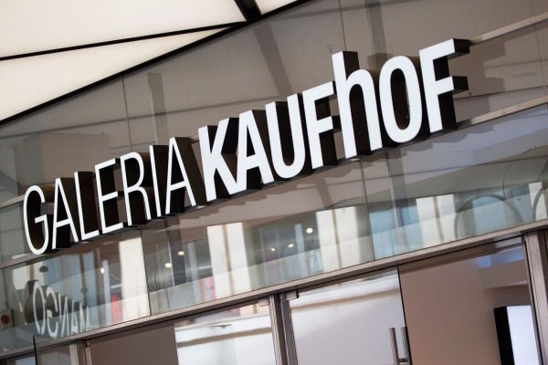 Der Schriftzug Galeria Kaufhof ist an einer Filiale der Warenhauskette Galeria Karstadt Kaufhof angebracht. - © Thomas Banneyer/dpa