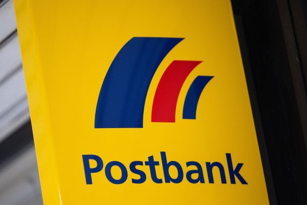 Die Gewerkschaft Verdi hat Mitarbeiter der Postbank zum Warnstreik aufgerufen. - © Marijan Murat/dpa