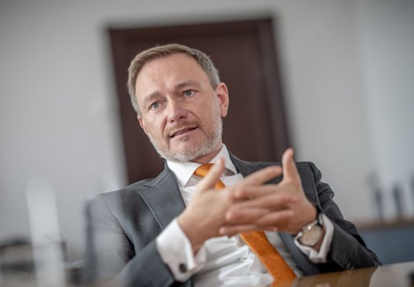 Finanzminister Christian Lindner sieht ab 2028 finanzielle Spielräume für den Verteidigungsetat. - © Michael Kappeler/dpa