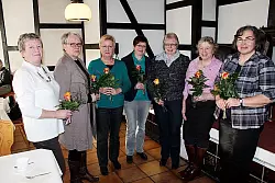 Nach den Wahlen: Elsbeth Jost, Irmlinde Nolting, Hannelore Steinecke, Ilse Petig (Kreisvorstand Landfrauen), Karin Meyer, Ruth Frevert und Petra Weege. - © Foto: Sölter