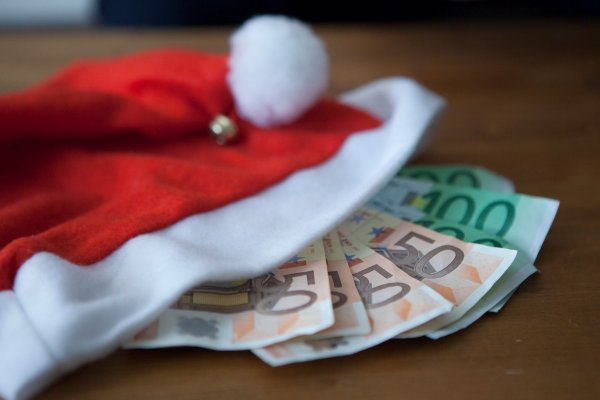 Weihnachtsgeld: Nicht jeder Beschäftigte hat Anspruch darauf. - © Silvia Marks/dpa-tmn