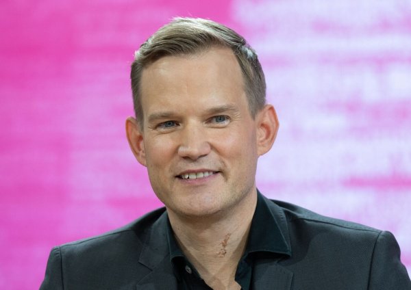 Während der Pandemie war er überall als «Corona-Doktor» bekannt - jetzt erfährt Hendrik Streeck eine besondere Würdigung. (Archivbild) - © Boris Roessler/dpa