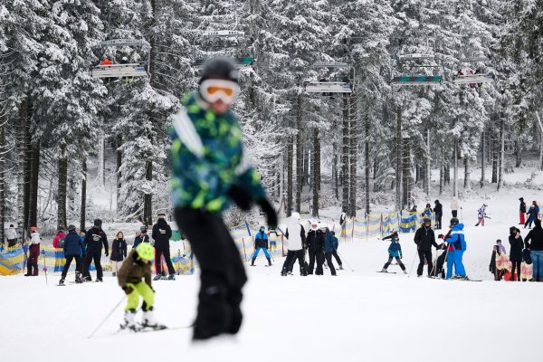 Auch am zweiten «richtigen» Wintersport-Wochenende sind die Aussichten gut. (Archivbild) - © Bernd Thissen/dpa