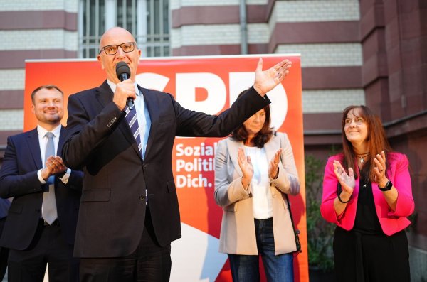 Gewählt wurde in Brandenburg - doch das gute Ergebnis für Ministerpräsident Dietmar Woidke (SPD) dürfte bis in die Berliner Bundespolitik ausstrahlen. - © Kay Nietfeld/dpa