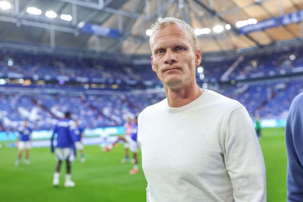 Aus auf Schalke: Karel Geraerts ist nicht mehr Trainer des Zweitligisten. - © Tim Rehbein/dpa