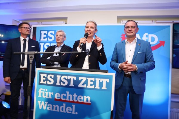 AfD feiert ihren Wahlerfolg in Potsdam. - © Christoph Soeder/dpa