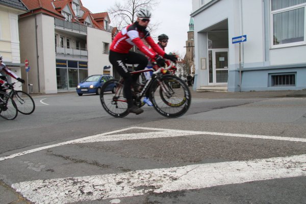 Schnell um die Ecke: Ab sofort dürfen Radler auch entgegen der Einbahnrichtung die Begastraße hoch fahren. - © Archiv: Dieter Asbrock