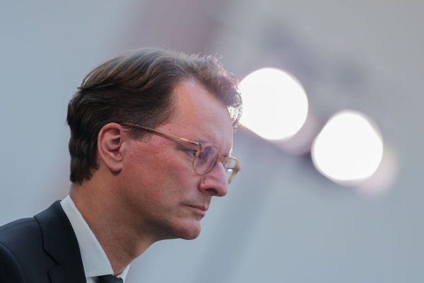 NRW-Ministerpräsident Hendrik Wüst hat den verstorbenen ehemaligen Bundespräsidenten Horst Köhler gewürdigt (Archivbild). - © Rolf Vennenbernd/dpa