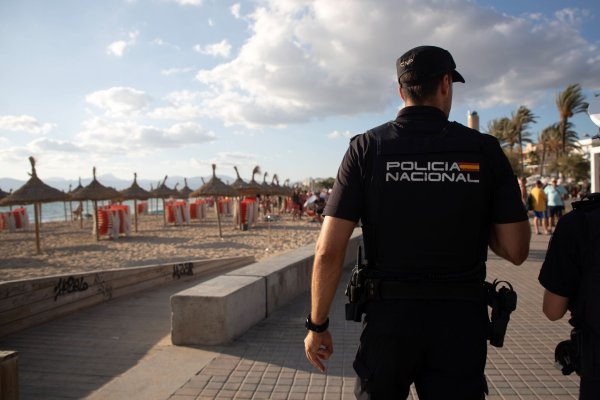 Zur Herkunft des Opfers und der Beschuldigten machte die spanische Nationalpolizei keine Angaben. (Symbolbild) - © Clara Margais/dpa