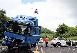 Auch ein Rettungshubschrauber kam beim Unfall auf der B1 zum Einsatz. - &copy; Niklas B&ouml;hmer