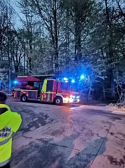 Am sp&auml;ten Samstagabend hat eine K&uuml;che in einem Mehrpateienhaus in der Volkhausenstra&szlig;e in Detmold gebrannt. Eine Person kam verletzt ins Krankenhaus. - &copy; Feuerwehr Detmold