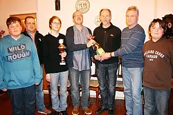 Ausgezeichnet: Jannik Markau, Frank Krajczyk, Sven Bredemeier, Axel Hannover, Rüdiger Strunk, Dieter Lehmeier und Jan Philipp Homuth (von links). - © Foto: Tegtmeer