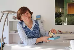 Dr. Petra Scheer, Leiterin des Stimm- und Sprachheilzentrums mit Tinnitusfachabteilung in der Klinik am Osterbach, hat den Info-Tag f&uuml;r Tinnitus-Patienten organisiert. - &copy; FOTO: HEIDI FROREICH