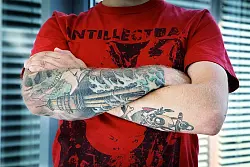 Viele bunte Bilder: T&auml;towierte Unterarme sind nicht bei jedem Bewerbungsgespr&auml;ch gern gesehen. - &copy; Foto: Preuss