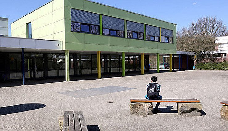 Pistolenmann versetzt Bielefelder Schule in Angst - © Bielefeld
