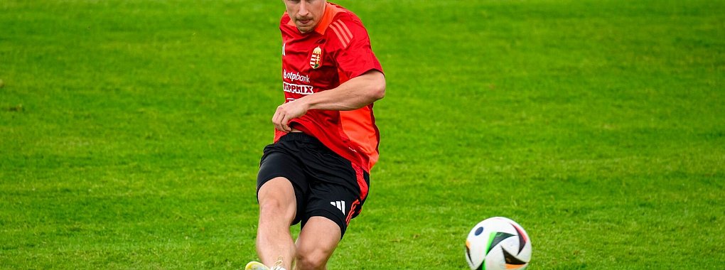 Ungarns Willi Orban beim Torschusstraining. - &copy; Tom Weller/dpa