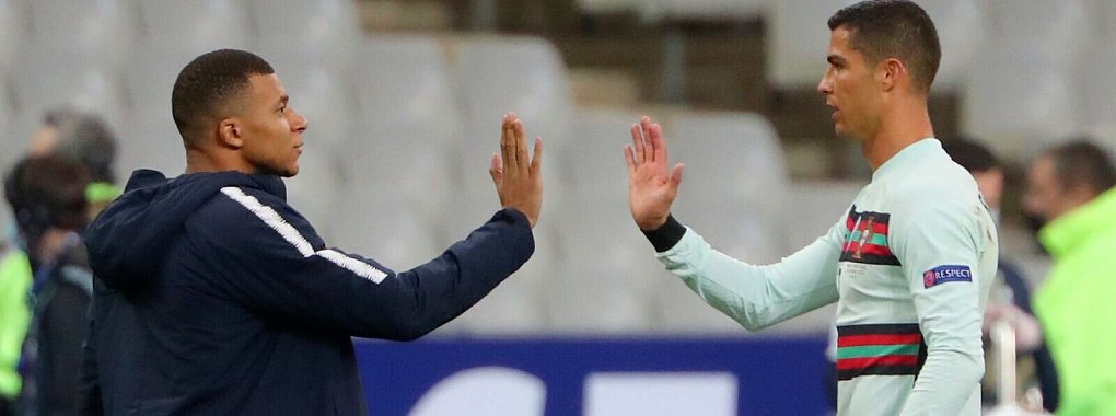 Treffen im EM-Viertelfinale aufeinander: Frankreichs Kylian Mbappé (l) und Portugals Cristiano Ronaldo. - © Thibault Camus/AP/dpa