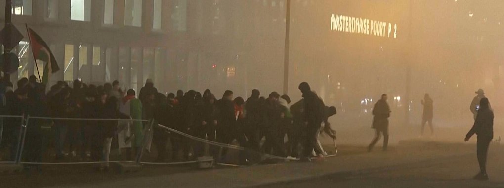 Maccabis jüngstes Gastspiel in Amsterdam wurde von Unruhen begleitet. - © RTL Nieuws/RTL Nieuws/AP/dpa