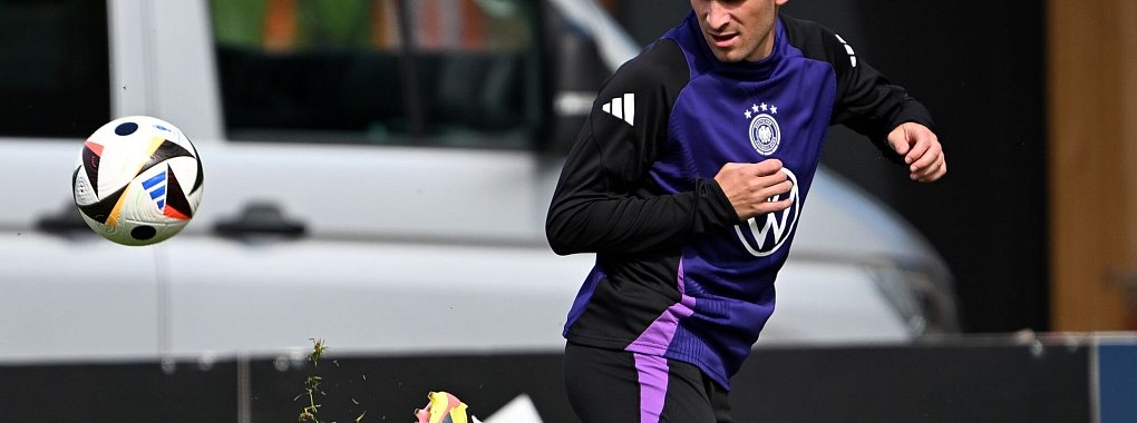 Gro&szlig; soll Kroos im Mittelfeld so gut wie m&ouml;glich als Taktgeber und Spiellenker vertreten. - &copy; Federico Gambarini/dpa