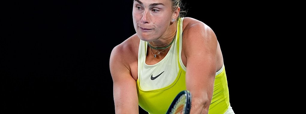 Greift erneut nach der Trophäe bei den Australian Open: Aryna Sabalenka - © Asanka Brendon Ratnayake/AP/dpa