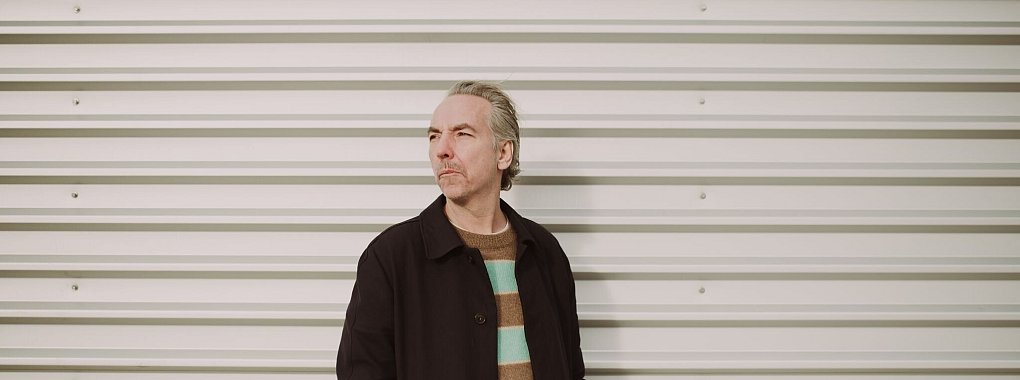 «Vom Rand der Zeit» ist das bislang ernsteste Album von Olli Schulz. - © Winson/Universal Music /dpa